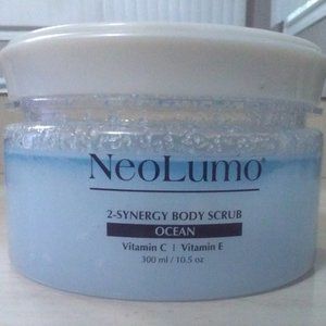 NEOLUMO 2-SYNERGY BODY SCRUB OCEAN-VITAMIN C-VITAMIN E-10.5 oz/300 ml-NEW-SEALED